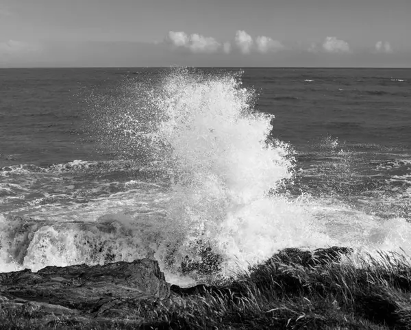 Powerful Waves Crushing Rocks Atlantic Coast Ireland Black White — Stock Photo, Image