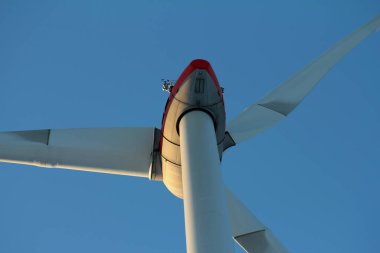 Low risk of ice fall from rotor blades