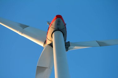 Low risk of ice fall from rotor blades