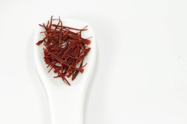 Safran iplikleri metin boşluğundan muaftır