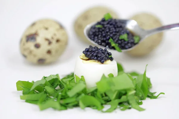 Huevo Codorniz Con Ajo Silvestre Sustituto Caviar —  Fotos de Stock