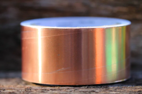銅テープ銅箔テープはカタツムリに対して本当に役立ちますか — ストック写真