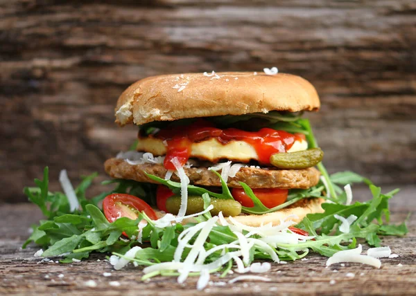 Bezmasý Hamburger Dřevěném Pozadí — Stock fotografie