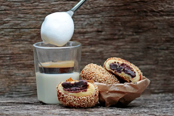 Makrota Bel Agwa Cookies Coffee Milk Foam — Stock Photo, Image