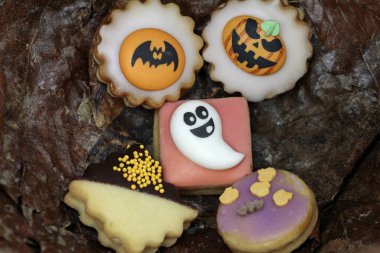 Cadılar Bayramı pastası, tatlı bir pasta.