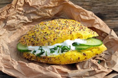 Yabani sarımsaklı zerdeçal ekmeği