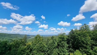 Falkenburg harabeleri, bulutlu manzaralar.