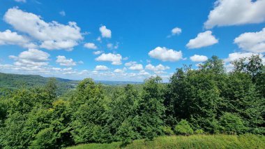 Falkenburg harabeleri, bulutlu manzaralar.