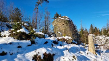 Lippische Velmerstot çevresindeki panoramik fotoğraflar, deniz seviyesinden 441.4 metre yukarıda kuzey zirvesi.