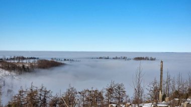 Lippische Velmerstot çevresindeki panoramik fotoğraflar, deniz seviyesinden 441.4 metre yukarıda kuzey zirvesi.