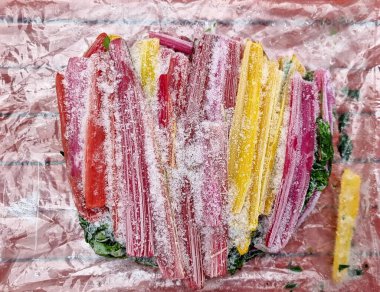 Donmuş renkli insan altınları eriyor.