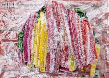 Donmuş renkli insan altınları eriyor.