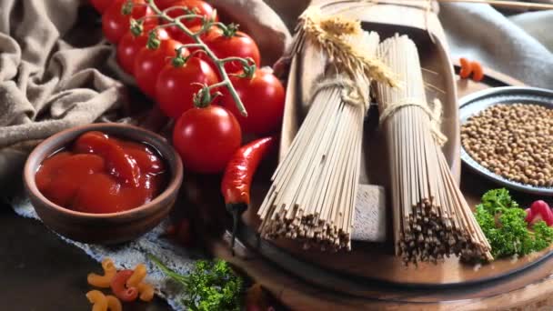 Pasta Cruda Composición Con Verduras Cocina — Vídeo de stock