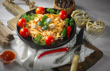 Sebzeli haşlanmış makarna