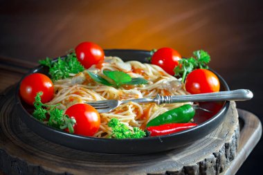 Sebzeli haşlanmış makarna