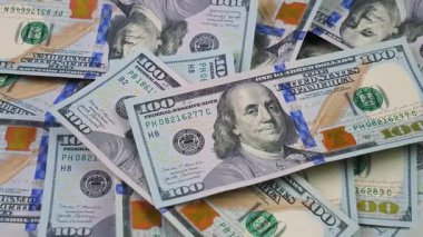 Amerikan doları, yavaşça dönüyor. Üst Manzara. Yavaş çekim.