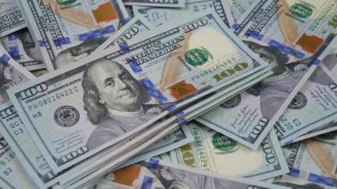 Amerikan doları, yavaşça dönüyor. Üst Manzara. Yavaş çekim.