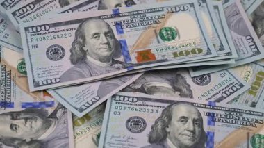 Amerikan doları, yavaşça dönüyor. Üst Manzara. Yavaş çekim.