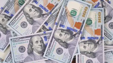 Amerikan doları, yavaşça dönüyor. Üst Manzara. Yavaş çekim.