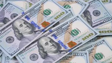 Amerikan doları, yavaşça dönüyor. Üst Manzara. Yavaş çekim.