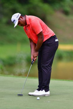 PETALING JAYA, NOV 24: Malezyalı Amir Nazrin, Kelab Golf Seri Selangor 'da PKNS Selangor Masters' ın 22. Petling Jaya, Malezya 24 Kasım 2022.