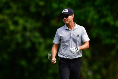 Singapur 'dan Gregory Foo, PKNS Selangor Masters' ın 22 'nci raundunun 3. raundu sırasında Kelab Golf Seri Selangor' da çekildi. Petling Jaya, Malezya 25 Kasım 2022.