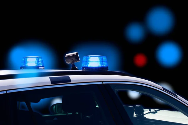 Politieauto Nachts Met Knipperende Lichten Wazig Bokeh Blauwe Rode Lichten — Stockfoto