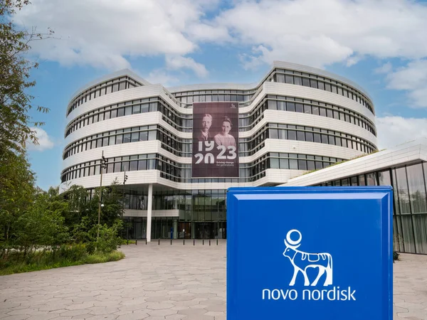 Novo Nordisk 'in genel merkezi. Merkezi Danimarka 'da olan bir ilaç firması. Kopenhag, Danimarka - 12 Ağustos 2023.