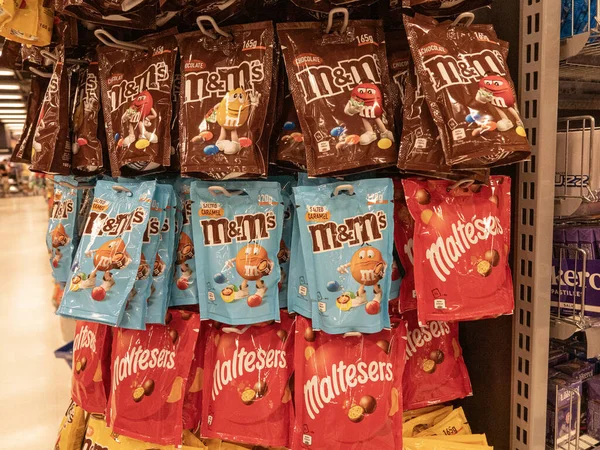 Paket Cokelat Susu Peanut Dan Maltesers Buatan Mars Inc Copenhagen — Stok Foto