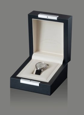 Lüks ve prestijli saat üreticisi A. Lange und Sohne 'un kol saati ile birlikte kutu sergisi. Kopenhag, Danimarka - 18 Eylül 2023.