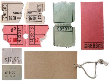 Koleksiyon pf eski yırtık ve lekeli vintage biletler ve fiyat etiketleri izole beyaz arkaplan. 