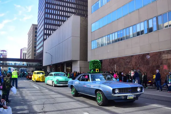 Des Moines, Iowa, ABD - 16 Aralık 2024: Des Moines Iowa 'daki Aziz Patrick Geçidi