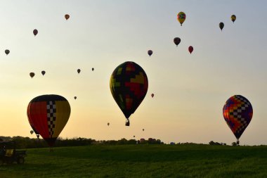 Indianola, Iowa, ABD - Ağustos 03, 2024: Ulusal Balon Klasik Sıcak Hava Balonu Festivali