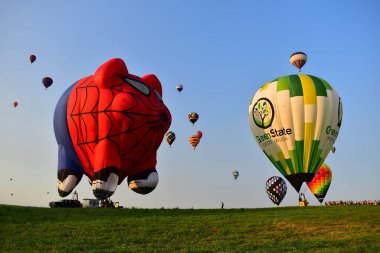 Indianola, Iowa, ABD - Ağustos 03, 2024: Ulusal Balon Klasik Sıcak Hava Balonu Festivali