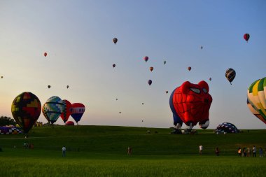 Indianola, Iowa, ABD - Ağustos 03, 2024: Ulusal Balon Klasik Sıcak Hava Balonu Festivali