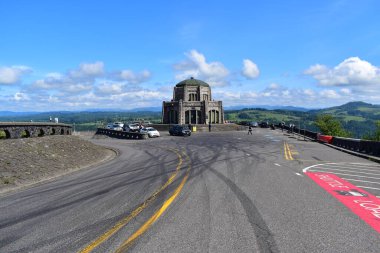 Columbia Nehri Boğazı ve Multnomah Şelalesi