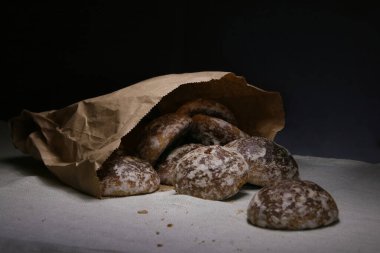 Zencefilli ekmeği kapat.