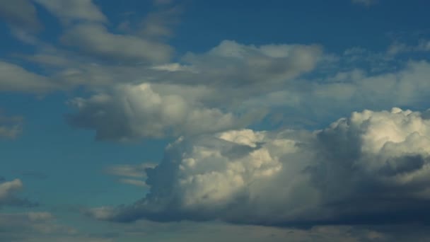 Дождливые Облака Покрывающие Небо — стоковое видео