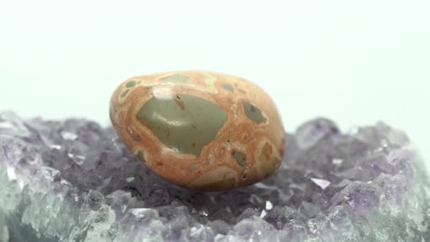 Półszlachetny Kamień Jest Mikrokrystaliczną Odmianą Kwarcu Jego Piękne Warstwy Wskazują — Wideo stockowe