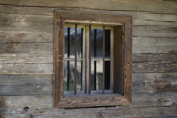 Części Drewniane Jak Okna Starym Domu Ogrodem — Zdjęcie stockowe