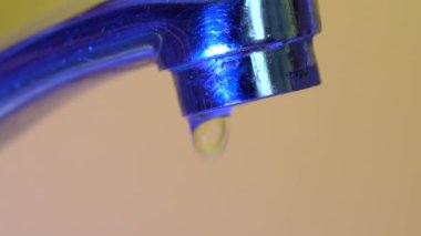 Damlayan musluk enerji israfıdır.