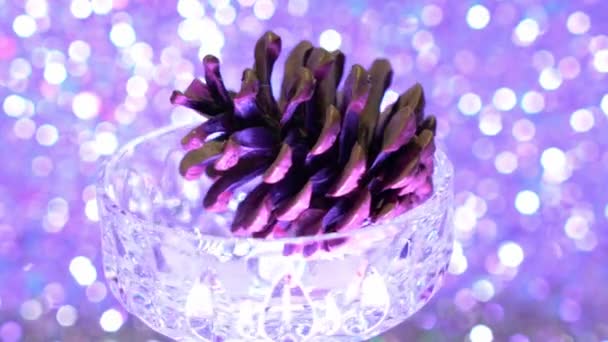 Weihnachten Mit Roten Kerzen Und Geschenken Und Tannenzweigen Und Glaskugeln — Stockvideo