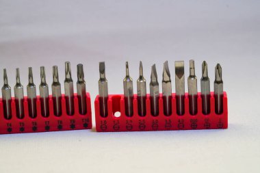 Evin onarımı için farklı aletler..