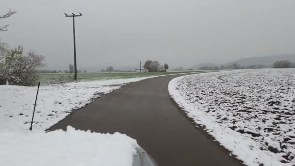 Zasněžená Pole Mokrá Polní Cesta Zimě — Stock video