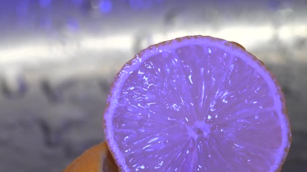 レモンに落ちる水の滴と水しぶき — ストック動画