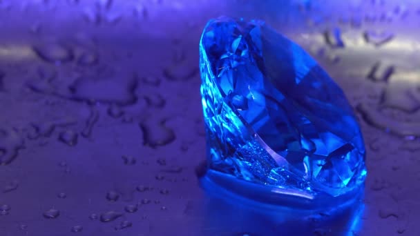 水滴が飛び散るダイヤモンド — ストック動画