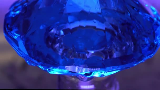 Diamante Con Gotas Agua Salpicaduras — Vídeos de Stock