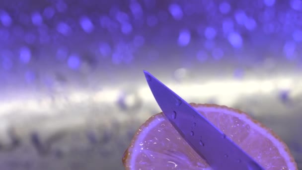 Musluğun Altında Sıçratan Bir Limon — Stok video