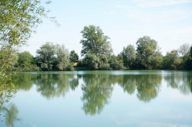Güzel göl manzarası