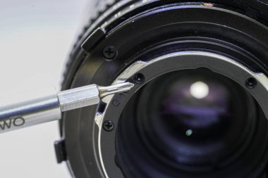 Bir kamera lensini kapat